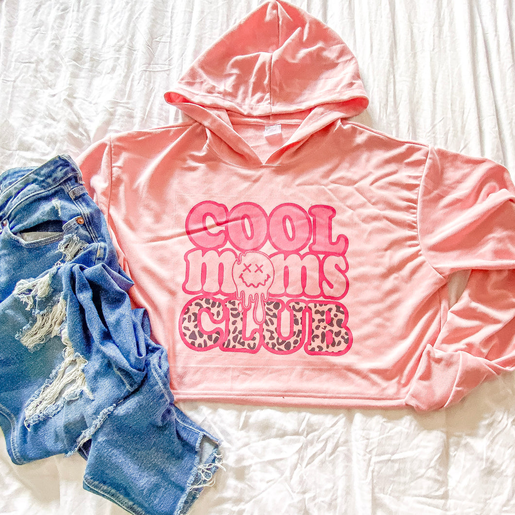 COOL MOMS CLUB CROPPED HOODIE